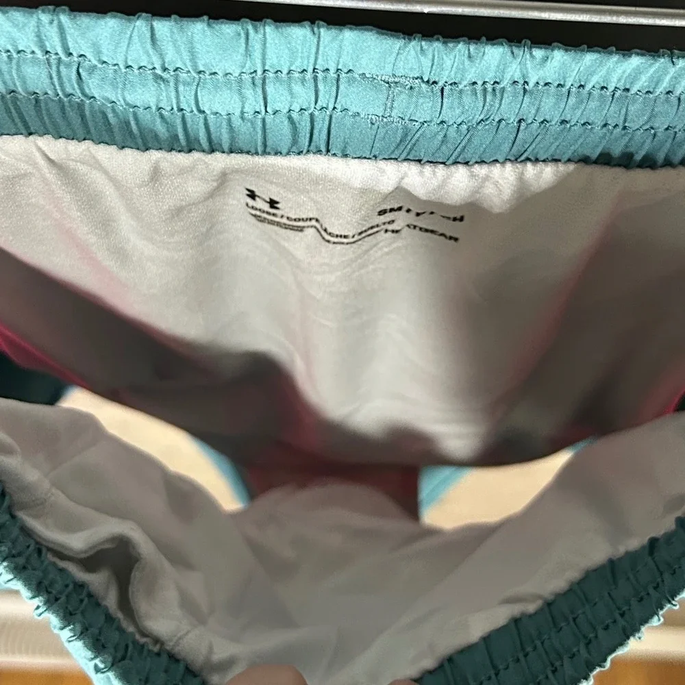 Under Armour Women Teal Pink Heatgear Running Shorts‎ Size Small Athletic